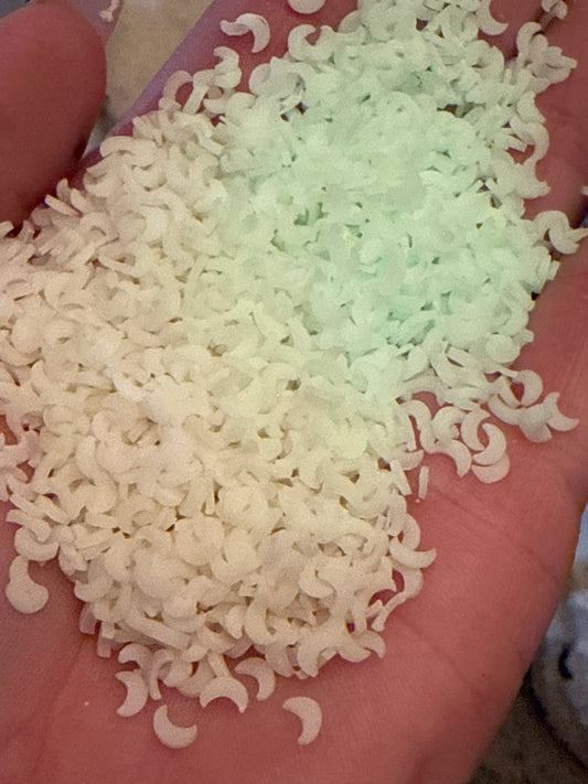 #32 Glow In The Dark Moons Additives